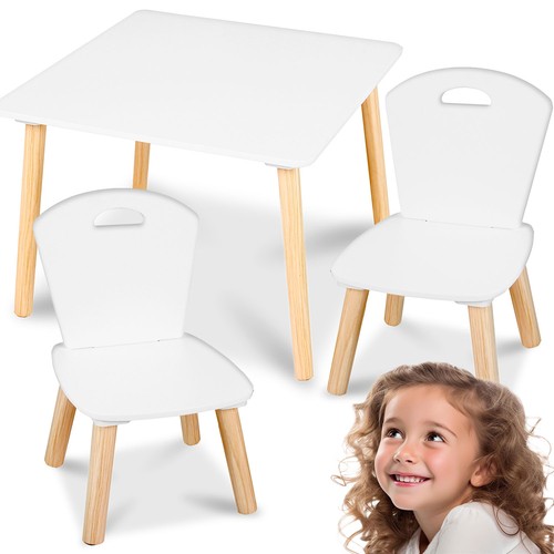 Tisch mit zwei - , kinderstühlen