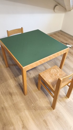 Robustes kindertisch set aus - robustes, kindertisch-set