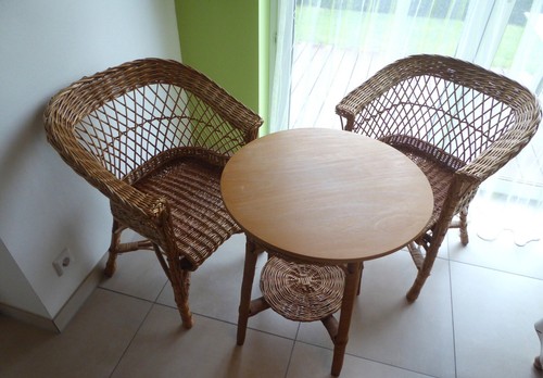 Zwei korbsessel mit tisch - mit,